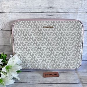Michael Kors JST Vanilla/Powder blush pink 13.75” Laptop Case